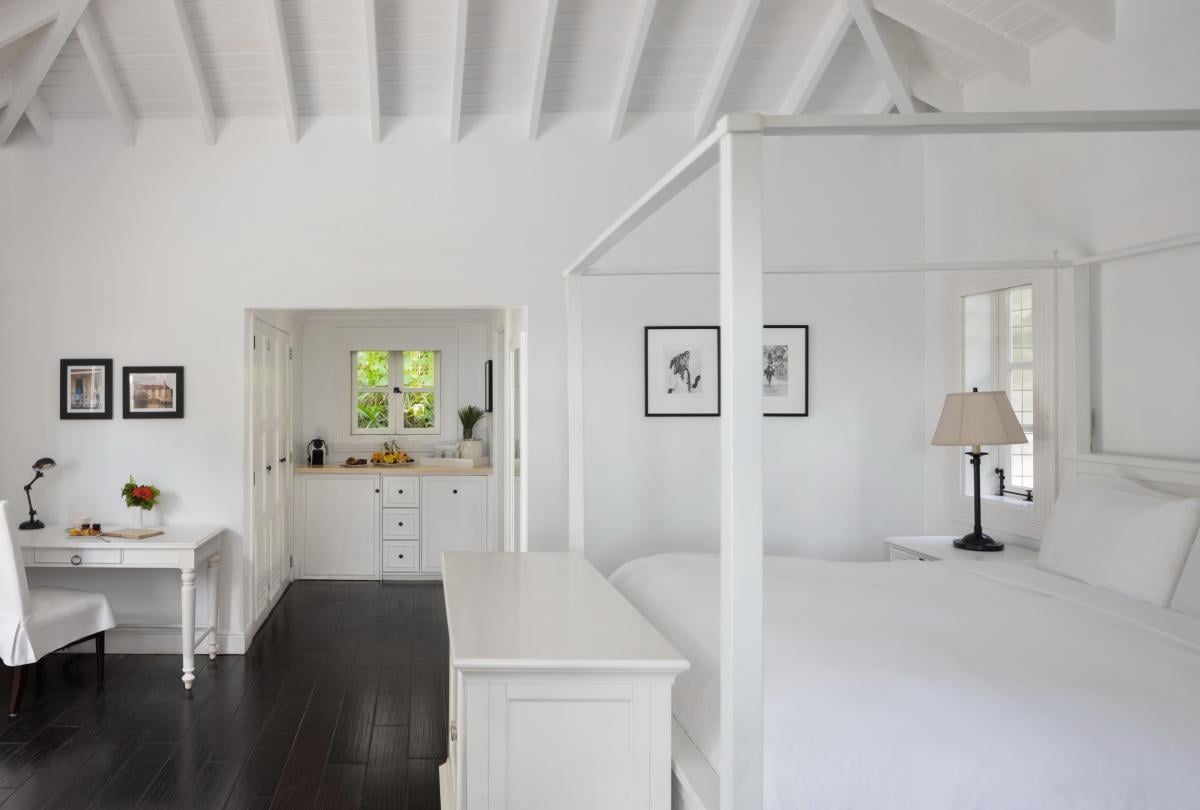 sugar_beach_luxury_cottage_bedroom1