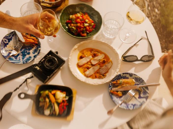 full table at restaurant